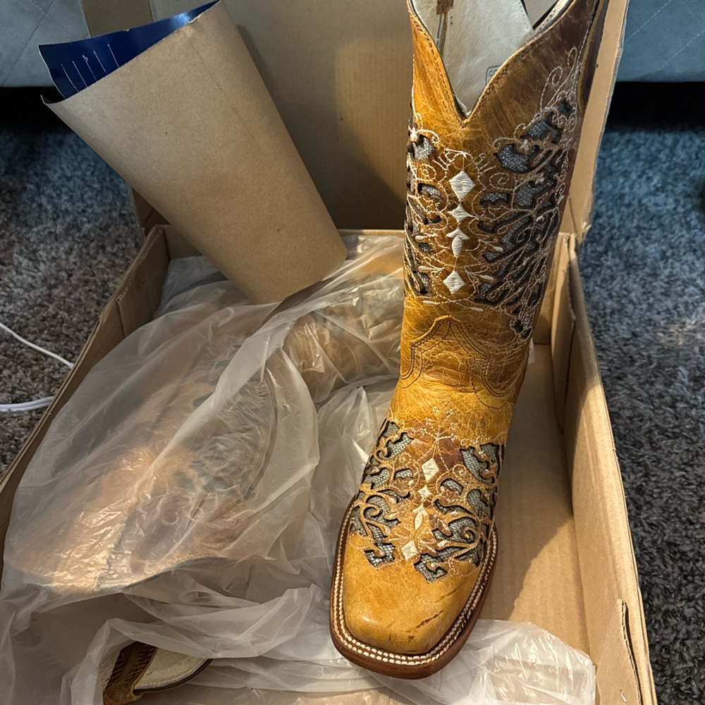 Embroidered Western Cowboy Boots